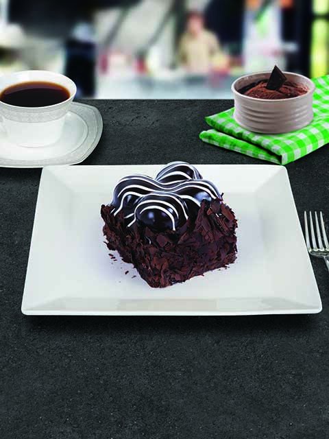 Siyah Mono Profiterollü Pasta